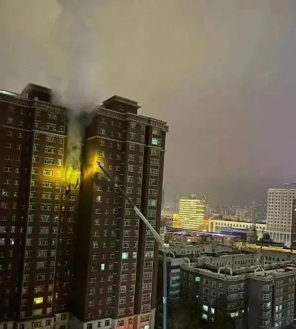 高层建筑火灾如何逃生？州安委办提醒您这份逃生指南请速看！(图2)