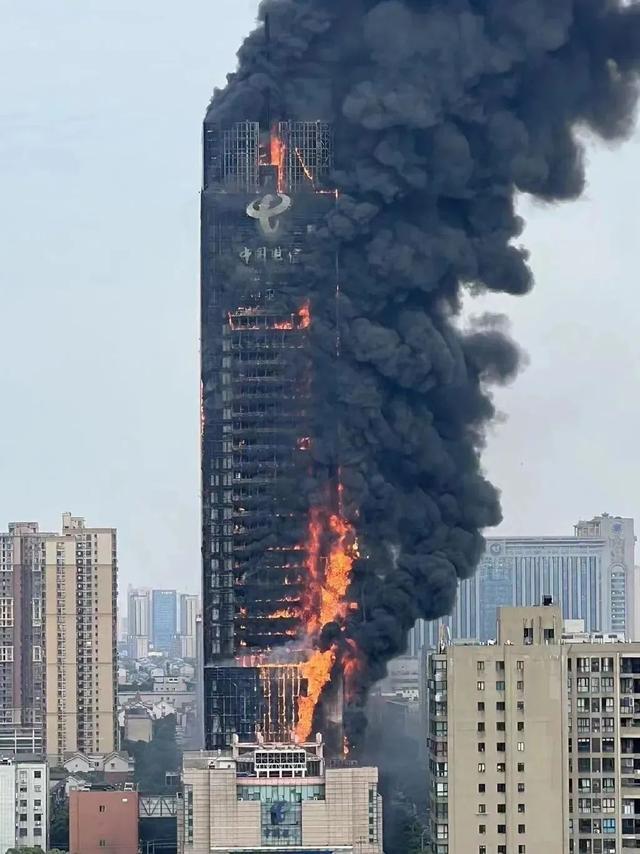 高层建筑火灾如何逃生？州安委办提醒您这份逃生指南请速看！(图3)