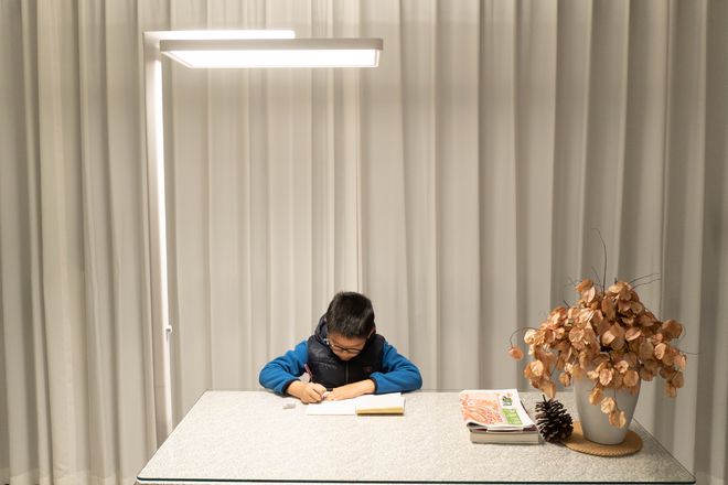 九游娱乐：近视孩子家长告诉你AA台灯很好但是大路灯真的更好！(图2)