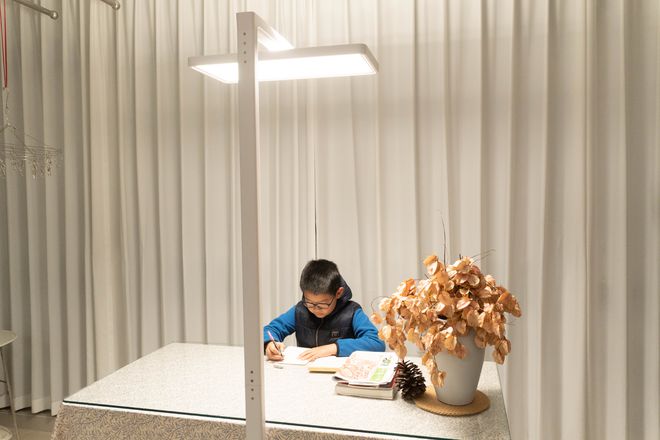 九游娱乐：近视孩子家长告诉你AA台灯很好但是大路灯真的更好！(图1)
