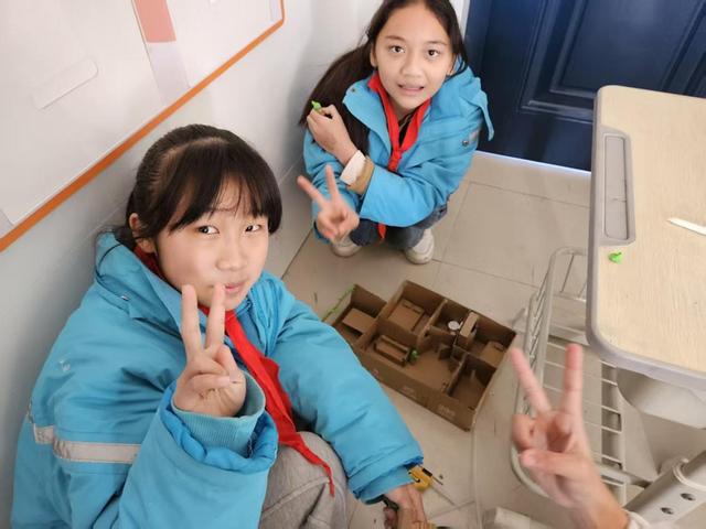 用智慧规划设计用纸板搭建这群学生自己动手创造梦想家园(图4)