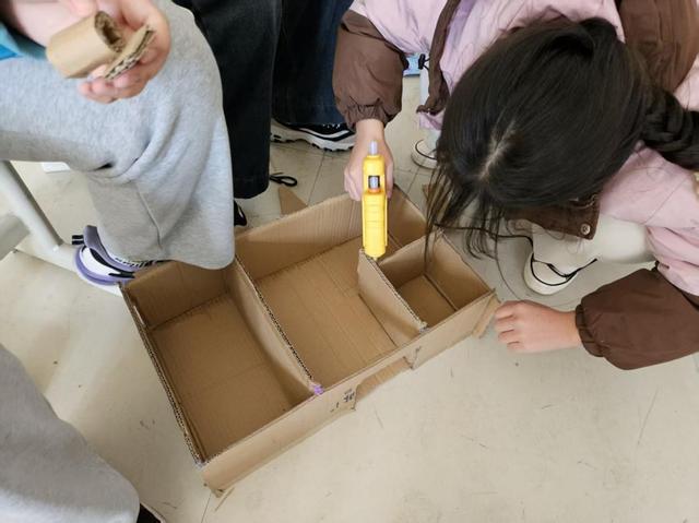 用智慧规划设计用纸板搭建这群学生自己动手创造梦想家园(图3)