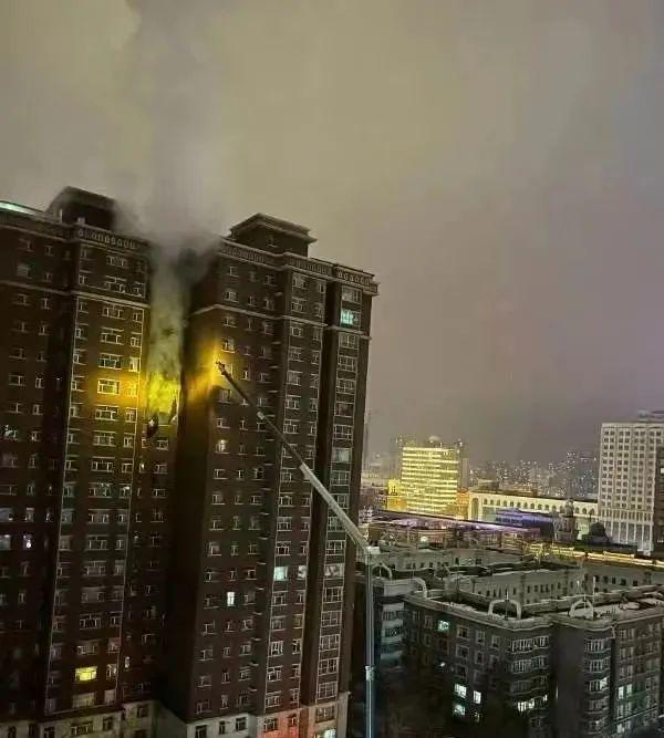 高层建筑发生火灾如何逃生?(图2)