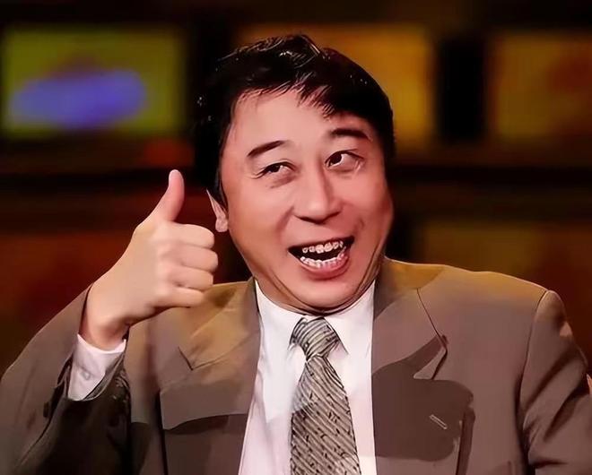 九游娱乐文化：68岁冯巩生活线平小房、纸箱乱扔口罩反复用让人震惊！(图3)