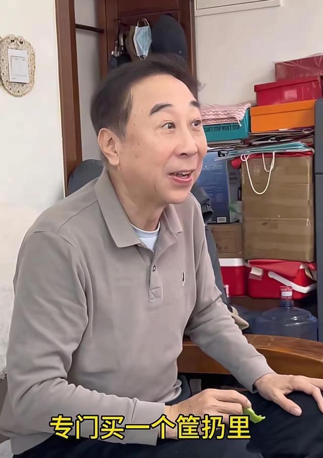 九游娱乐文化：68岁冯巩生活线平小房、纸箱乱扔口罩反复用让人震惊！(图7)