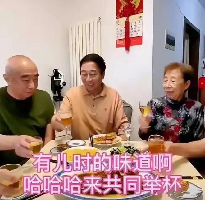 九游娱乐文化：68岁冯巩生活线平小房、纸箱乱扔口罩反复用让人震惊！(图12)